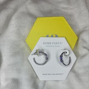 bomb party Silver hoop earrings with Violet cubic zirconia with rhodium plating